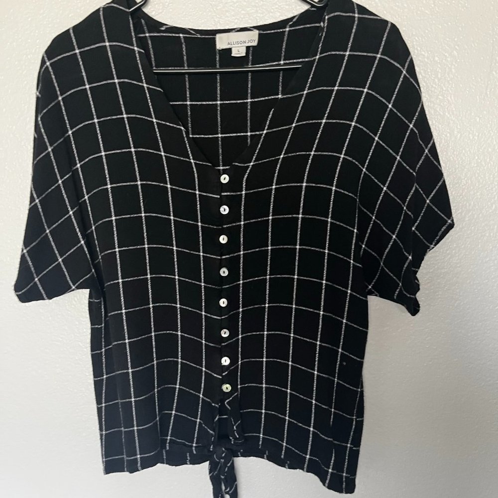 Front Tie Flowy Shirt